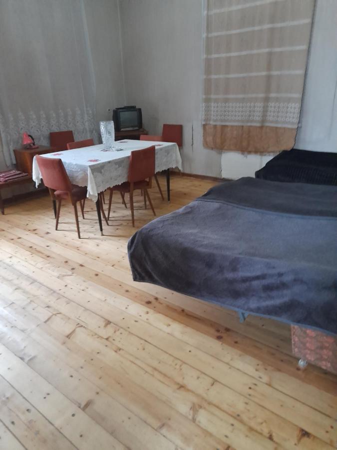 Levani's GuestHouse Zugdidi Extérieur photo