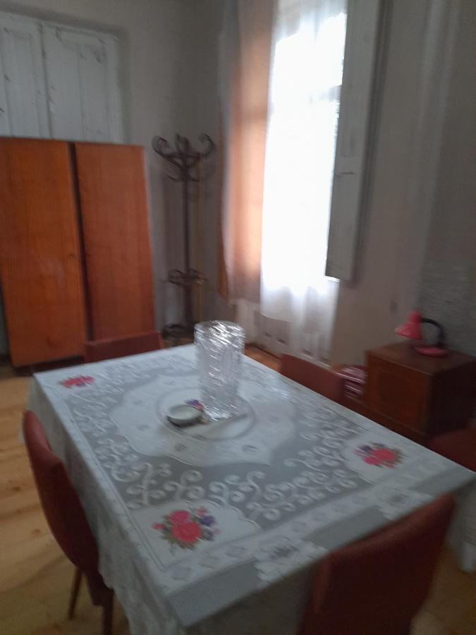 Levani's GuestHouse Zugdidi Extérieur photo